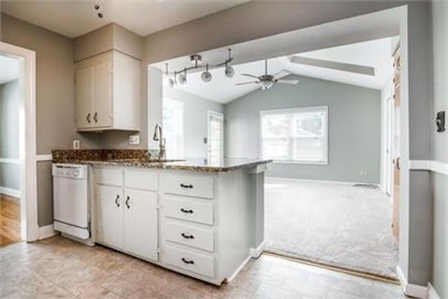 Building Photo - CHARMING HOME IN ST MATTHEWS FOR RENT