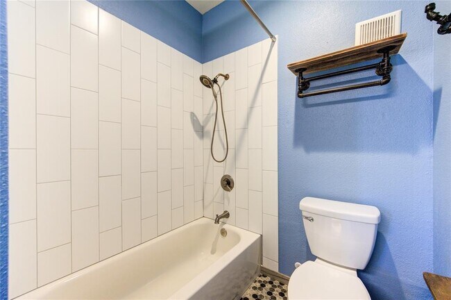 Building Photo - 2121 El Paseo St