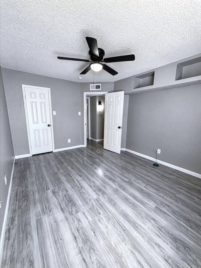 Building Photo - Lovely 2-Bedroom Condo with Modern Comfort...