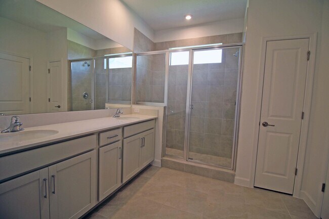 Building Photo - 14050 SW Thorens Dr