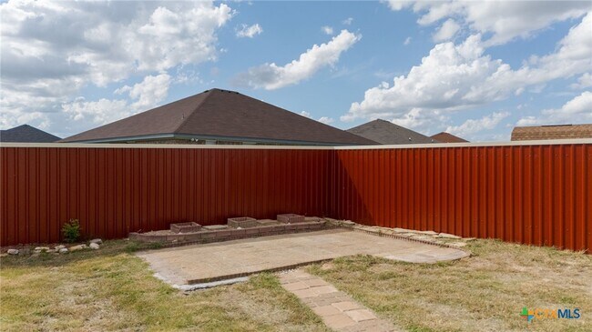 Building Photo - 503 Sumac Trail