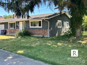 Building Photo - Charming 2 Bed/1 Bath Duplex with Garage –...
