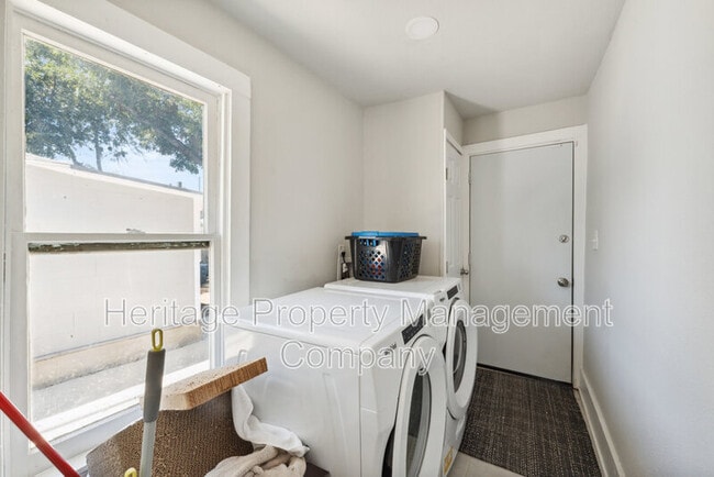 Building Photo - 1031 Schley Ave