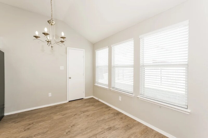 Building Photo - 405 Heritage Dr