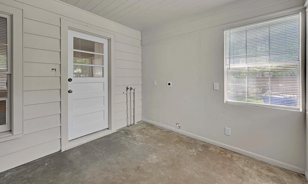 Building Photo - 3017 Alexander Ave