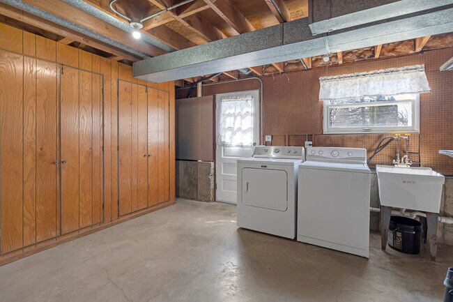 Building Photo - 476 Raupp Blvd