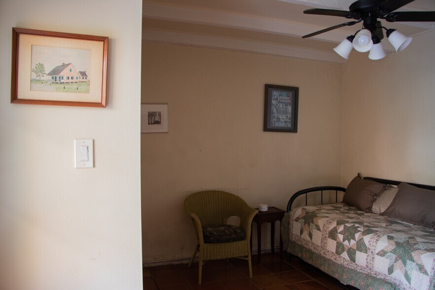 Building Photo - 727 Ursulines Ave