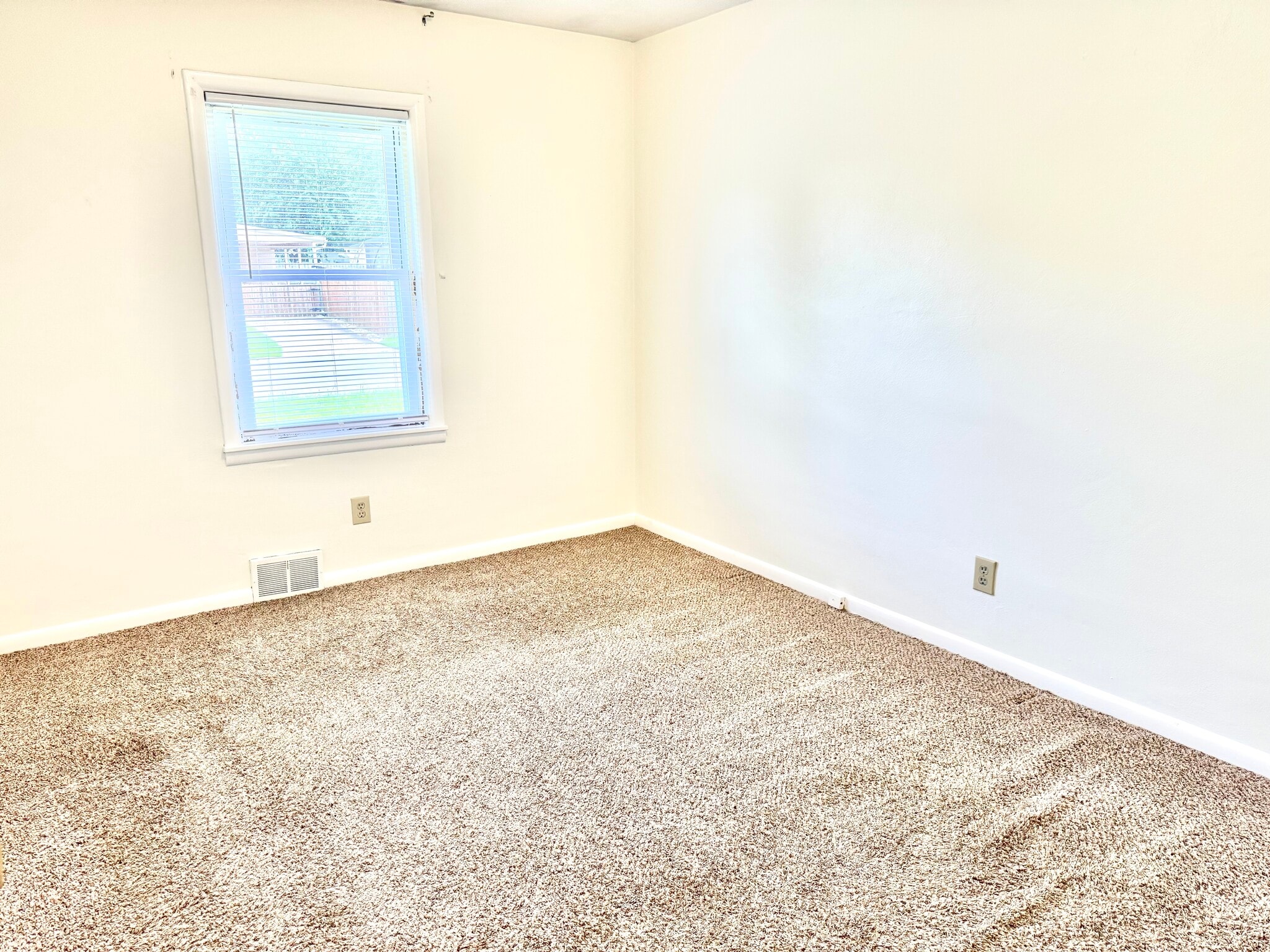 Building Photo - 2700 Castlewood Pl