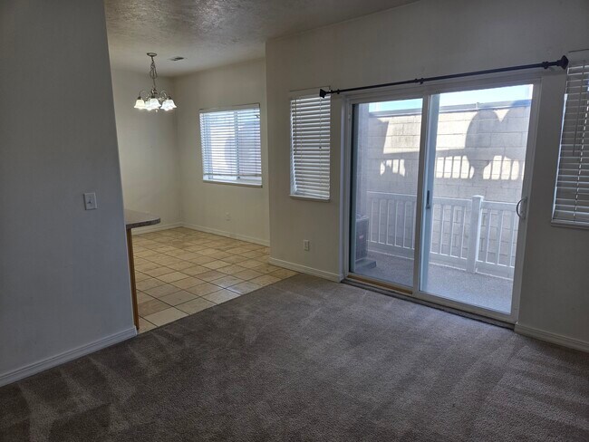 Building Photo - 380 N 500 W