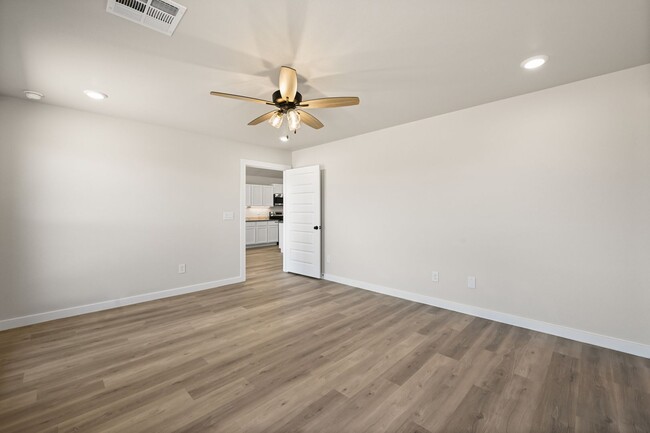 Building Photo - Pre-leasing for April! In Bell Farms!