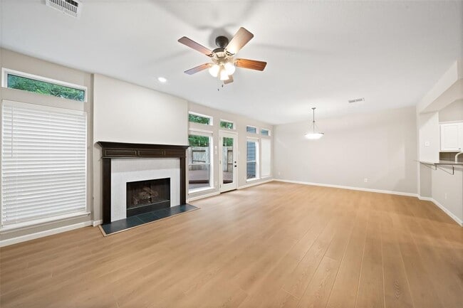 Building Photo - 10 Alderon Woods Pl
