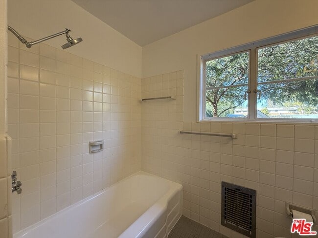 Building Photo - 5205 Village Green