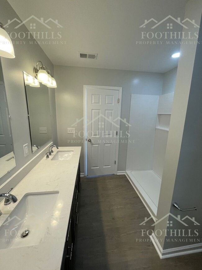 Building Photo - 103 Rhoe Cir