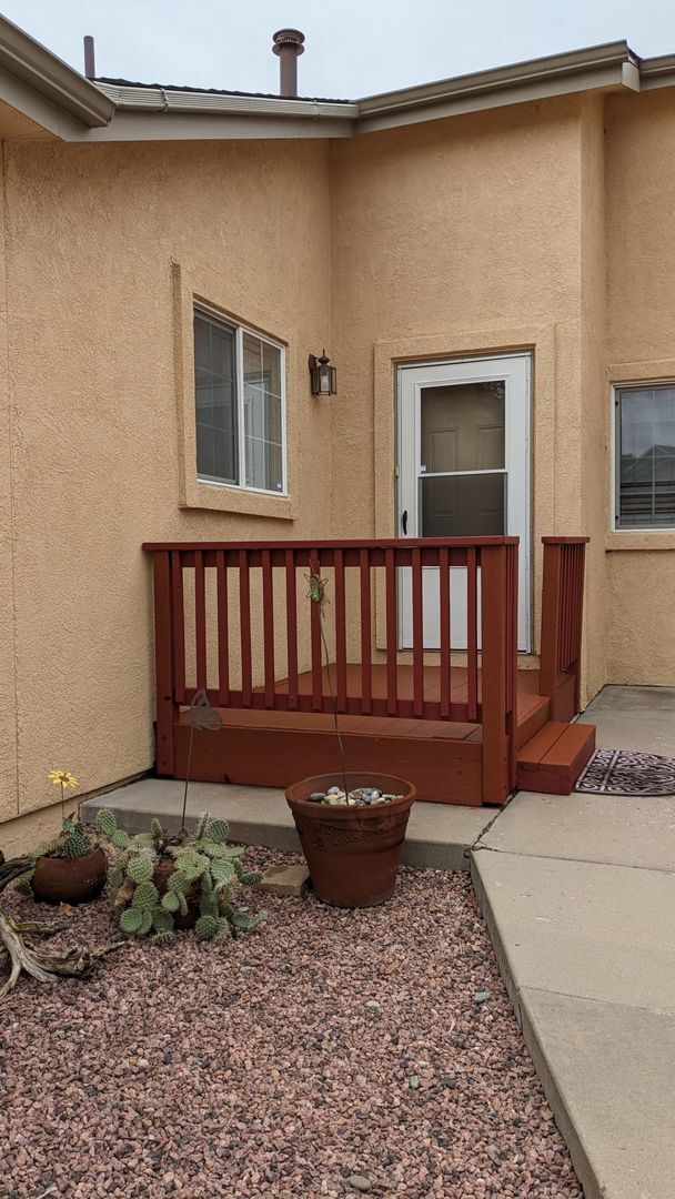 Building Photo - RANCH 3 BED/3 BATH PATIO HOME WITH MAIN FL...