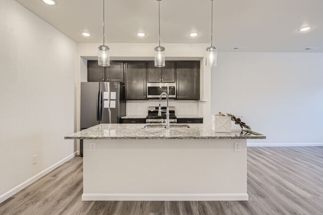 Building Photo - Beautiful 2-story modern townhome available for rent in booming Interquest & Voyager area