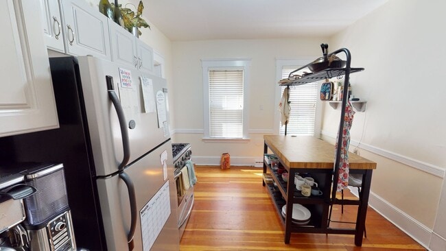 Building Photo - [In-Unit Laundry; Garden] Townhouse-Style Living, with Historical Details & Parking!