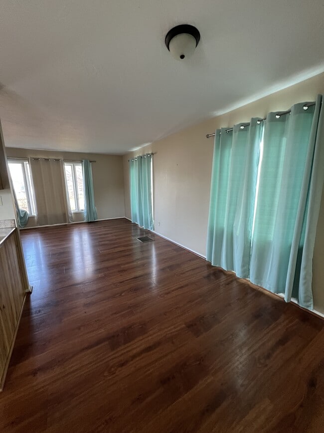 Building Photo - 911 Idlewilde Ct