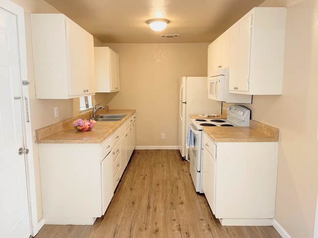 Building Photo - 503 SW 13th Ave