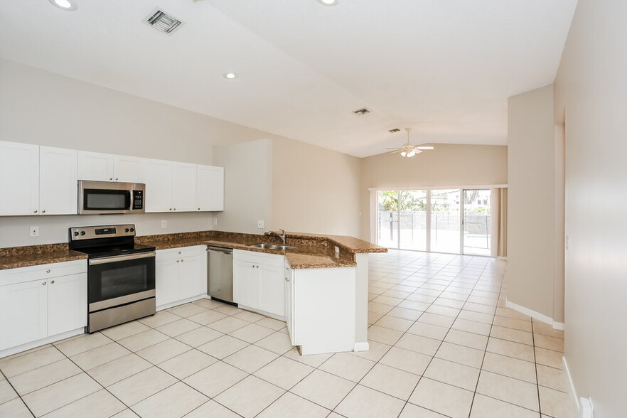 Building Photo - 1414 E Harmony Lake Cir