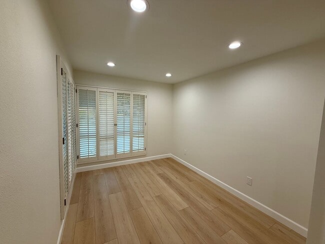 Building Photo - A New El Dorado II just waiting for You