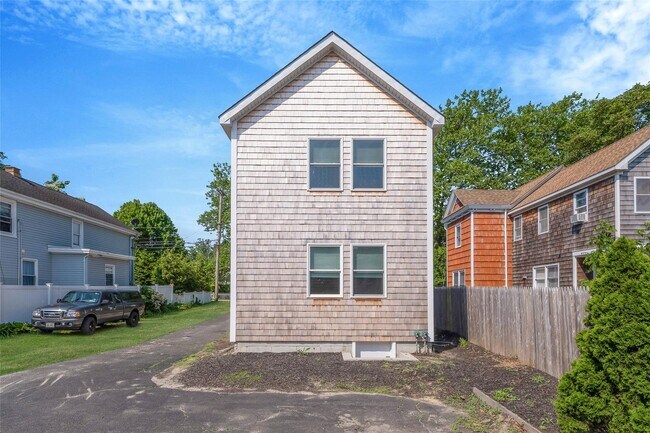 Building Photo - 644 Roanoke Ave