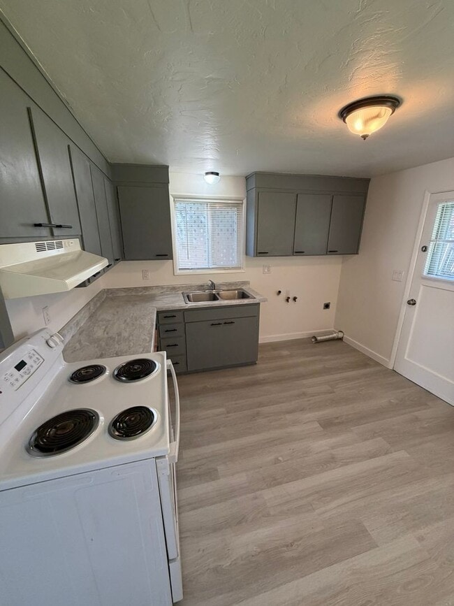 Building Photo - 2 Bedroom in Albany!