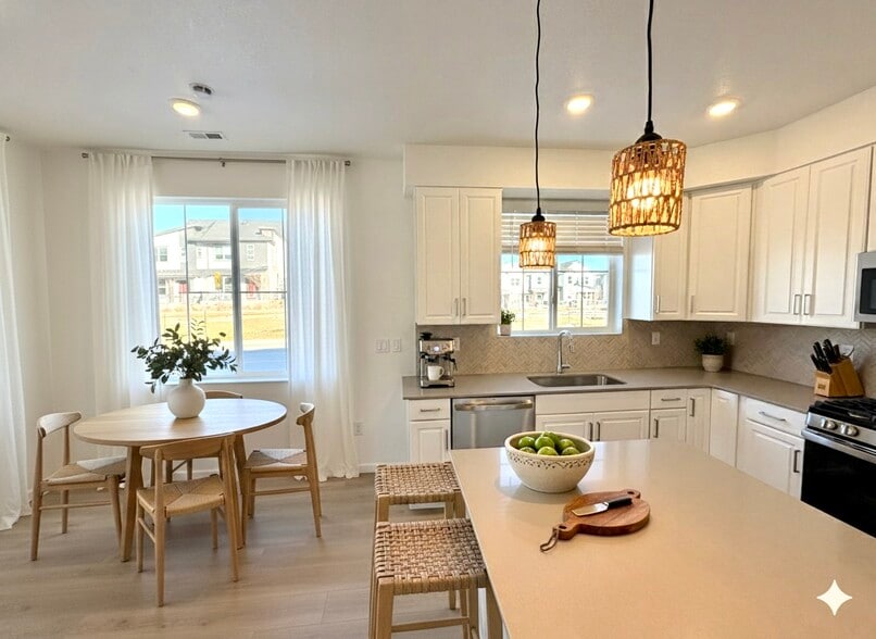 Building Photo - 6761 E 148th Dr