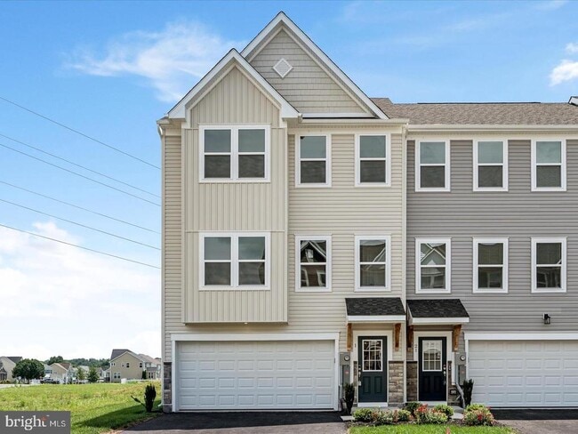 Building Photo - 17 Lyriq Ct