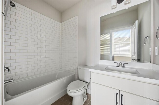 Building Photo - 1222 Westshore Dr