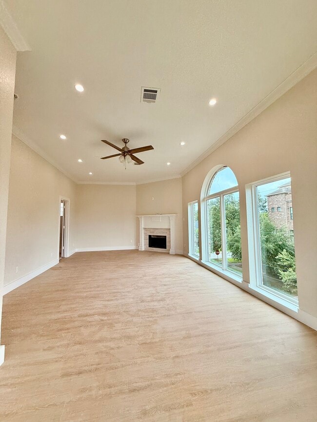 Building Photo - 1323 Rosewood St