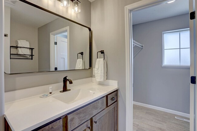 Building Photo - 100 Everglades Trl