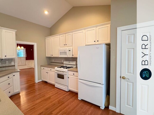 Building Photo - 423 Elm Creek Dr