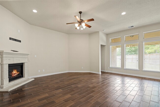 Building Photo - 2703 Barrington Branch Dr
