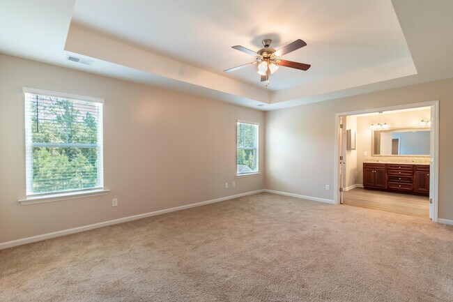 Building Photo - 3733 Moseley Dr