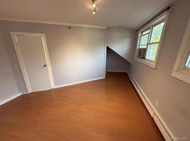 Building Photo - 364 Ashford Ave