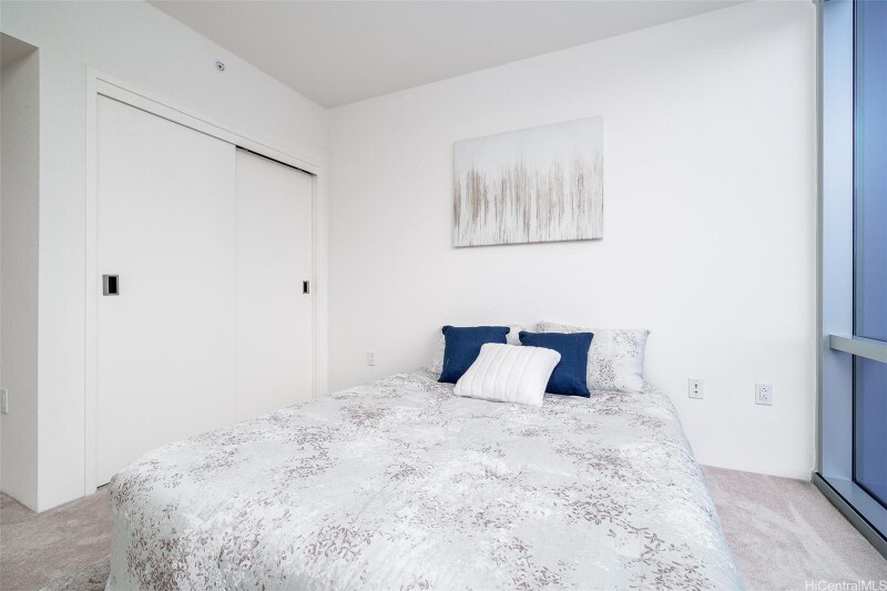 Building Photo - 1391 Kapiolani Blvd