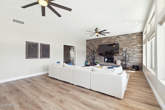 Building Photo - 1321 W Shellfish Dr