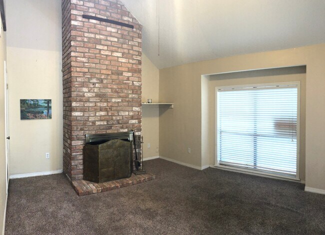 Building Photo - 1324 Sharlo Ave