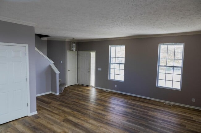 Building Photo - 14005 Kelly Dr