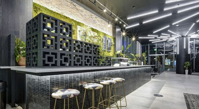 Building Photo - 404 NE 2nd Ave