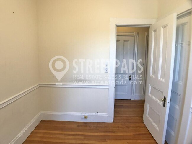 Building Photo - 2 bedroom in Boston MA 02115