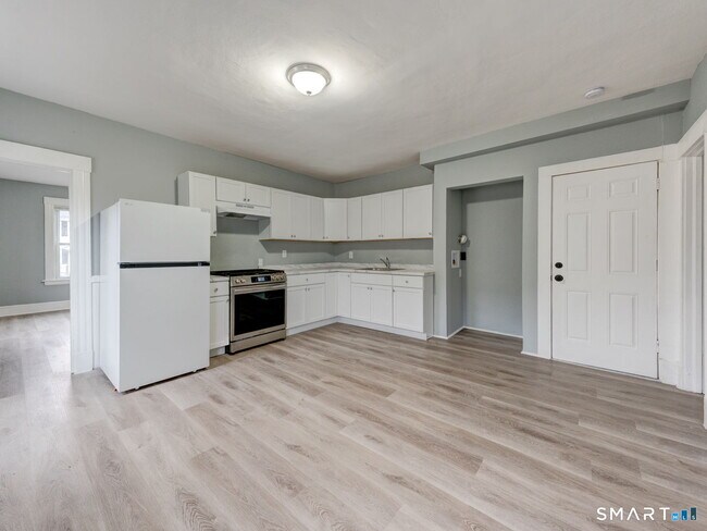 Building Photo - 115 Silver St