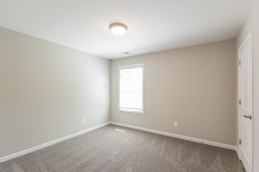 Building Photo - 1070 Sutherland Dr
