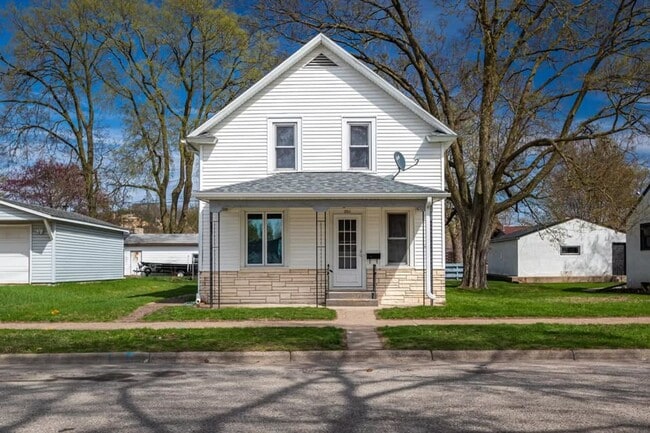 Building Photo - Southside 3BR house w/ garage and quartz countertops!