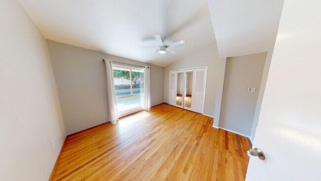 Building Photo - 5311 Saxon St