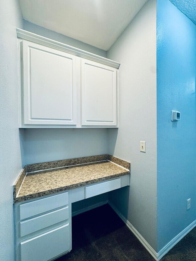 Building Photo - Spacious 2-Bedroom Townhome in Gated Fishh...
