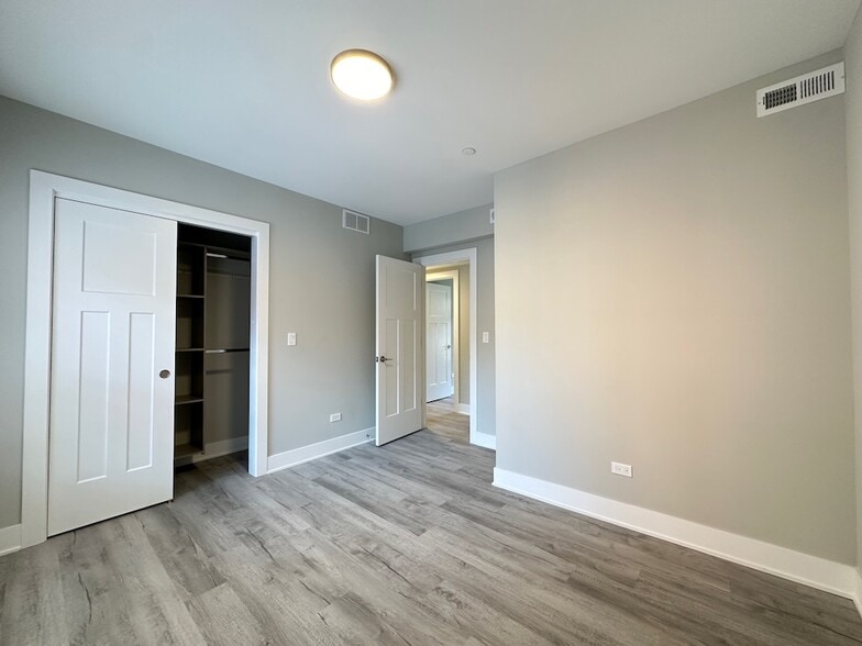 Building Photo - 1142 Oak Ave