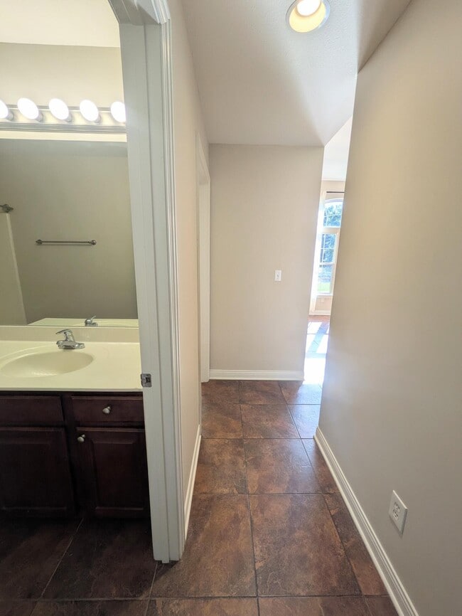 Building Photo - 2601 Quartz Ln