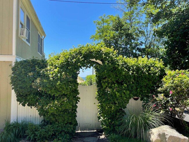 Building Photo - 2 Clifton Ave