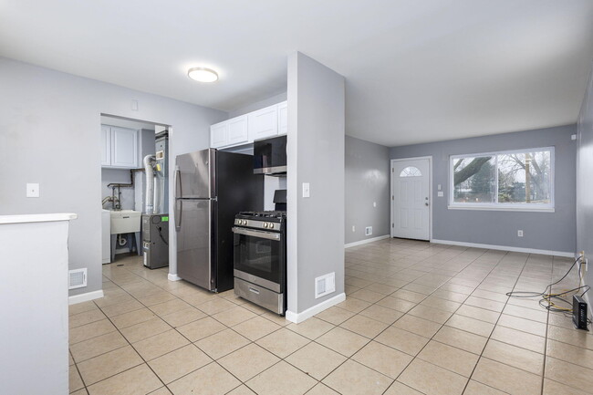 Building Photo - 13679 Sidonie Ave